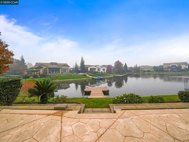 929 Painted Shore Court, Oakley CA: https://media.crmls.org/mediaz/468a2c29-a817-4a2d-a940-2468ef5ebbf9.jpg