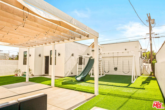 535 N Formosa Avenue, Los Angeles CA: https://media.crmls.org/mediaz/468a695b-9727-4073-9fe0-3e449371970f.jpg