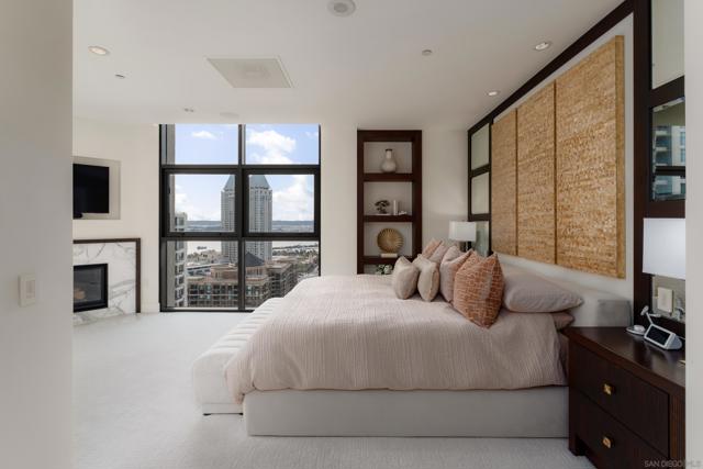 645 Front St, San Diego CA: https://media.crmls.org/mediaz/468b86c1-04db-4e9f-80a2-50b9a1e90c7a.jpg