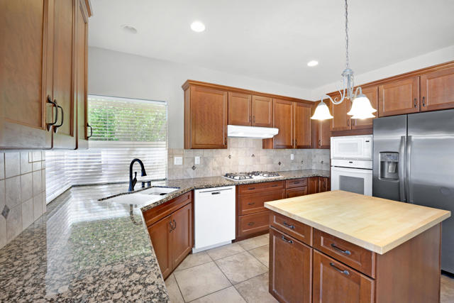40180 Eastwood Lane, Palm Desert CA: https://media.crmls.org/mediaz/468bd0ca-8370-4eab-ab83-38b535b1c252.jpg