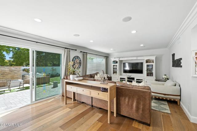 3225 Bear Creek Drive, Newbury Park CA: https://media.crmls.org/mediaz/468bd5d1-cf6b-4d0c-bc68-6d12dd47f031.jpg