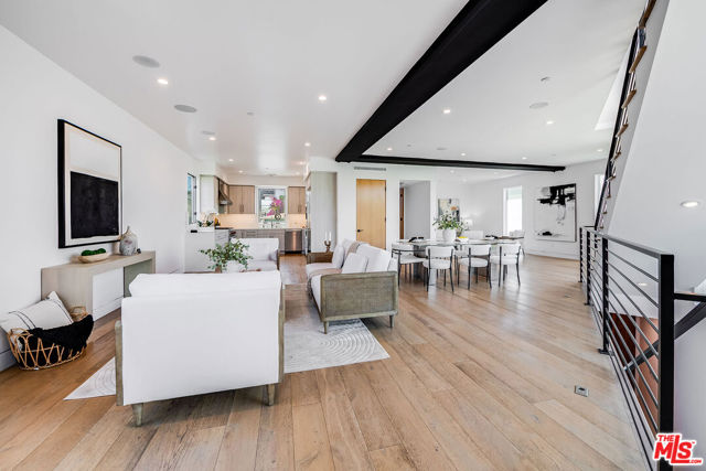 126 Thornton Place, Venice CA: https://media.crmls.org/mediaz/468c451a-c49e-4fdf-8622-0a459370e95e.jpg