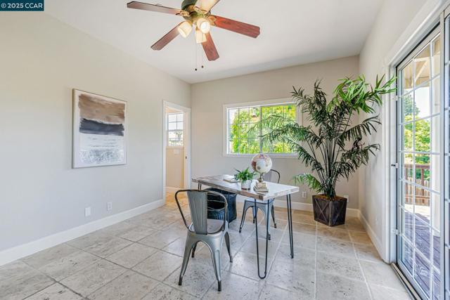 631 La Vista Rd, Walnut Creek CA: https://media.crmls.org/mediaz/468c553c-fa71-489f-b7b0-16f211e1ac84.jpg
