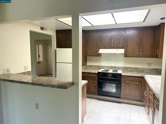 1601 Oakmont Dr, Walnut Creek CA: https://media.crmls.org/mediaz/468c563a-cdcb-4b6f-b041-87af09c6868d.jpg