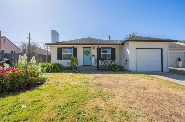 228 Toyon Avenue, Salinas CA: https://media.crmls.org/mediaz/468cc1e5-2407-40c9-bfd4-e6bdded5322b.jpg