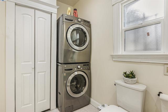 2211 24Th Ave, Oakland CA: https://media.crmls.org/mediaz/468ce6a6-73f8-439b-9b6f-20a18e8aa65a.jpg