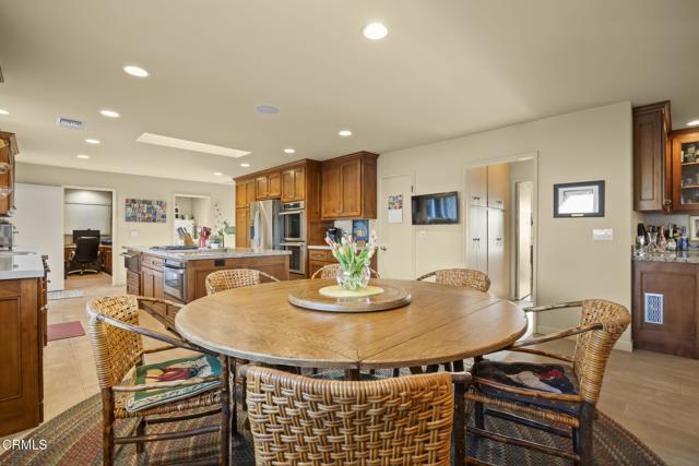 635 Via Del Cerro, Camarillo CA: https://media.crmls.org/mediaz/468d09e5-7dde-411b-bdaf-4f3eccec8ec2.jpg