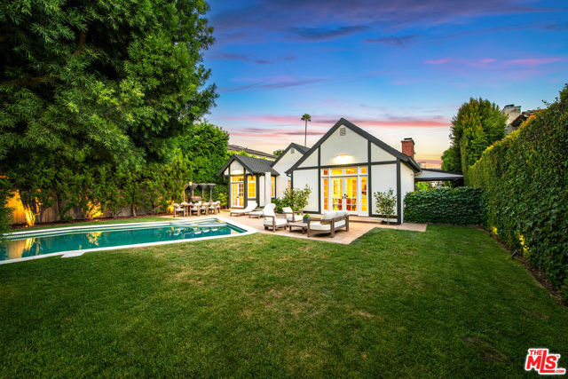 10445 Valley Spring Lane, Toluca Lake CA: https://media.crmls.org/mediaz/468d1550-2d46-487d-ba74-30d2230b1958.jpg