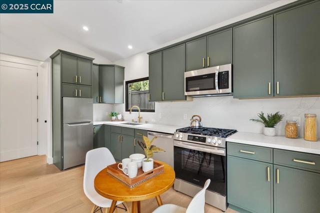 1045 Kains Ave, Albany CA: https://media.crmls.org/mediaz/468d9b54-0171-49db-9ced-b036449e8b33.jpg