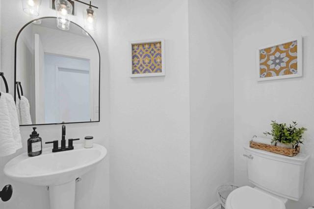2425 Glenview Drive, Hollister CA: https://media.crmls.org/mediaz/468de068-67cc-400b-a188-7264ac74042d.jpg