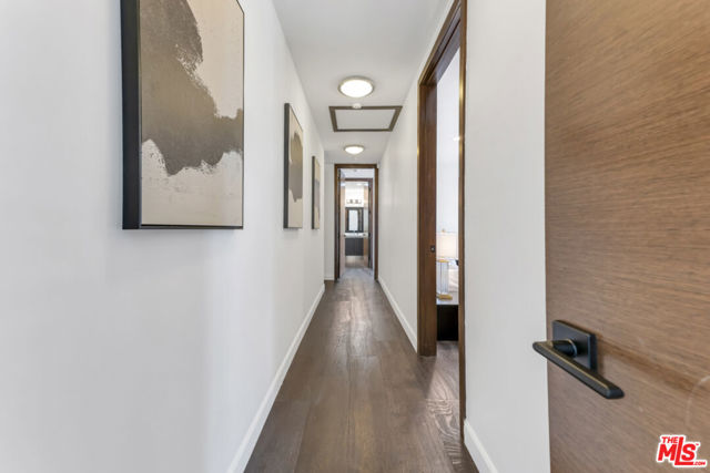 2960 LAKERIDGE Drive, Los Angeles CA: https://media.crmls.org/mediaz/468e0c56-5ad9-4e11-b574-b6312ae10e35.jpg
