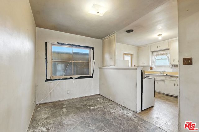 8753 Vans Street, Paramount CA: https://media.crmls.org/mediaz/468e1531-e8e5-44d1-a9b5-57c79b244338.jpg