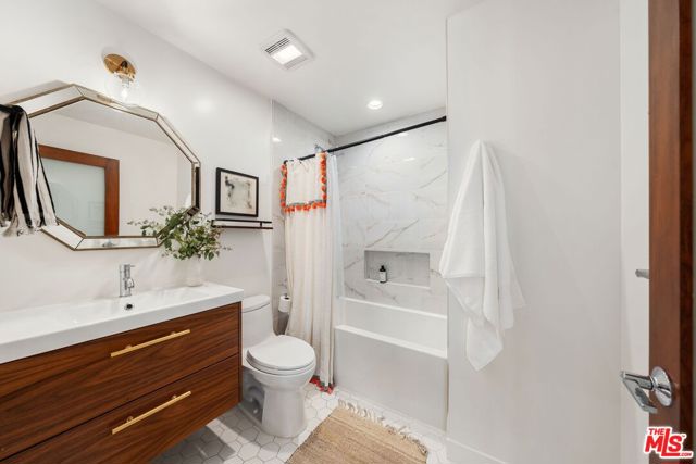5627 Lemp Avenue, North Hollywood CA: https://media.crmls.org/mediaz/468e4a72-d9ed-40b6-a17d-0785ee988efe.jpg