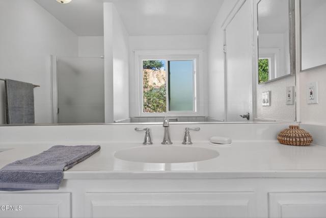11881 Silver Spur Street, Ojai CA: https://media.crmls.org/mediaz/468e7559-f8c8-4e8c-be34-80d9a2ad2e7a.jpg