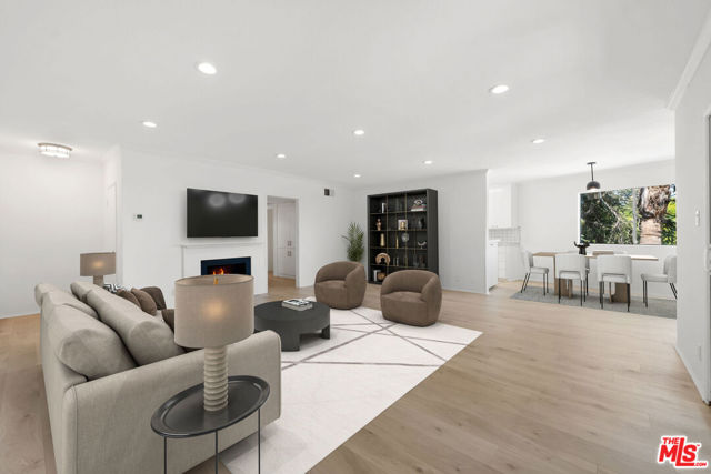 222 7th Street, Santa Monica CA: https://media.crmls.org/mediaz/468e771a-eb00-4f99-849e-7f007da13ad6.jpg