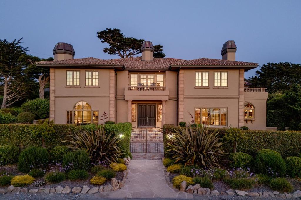 3017 Cormorant Road
