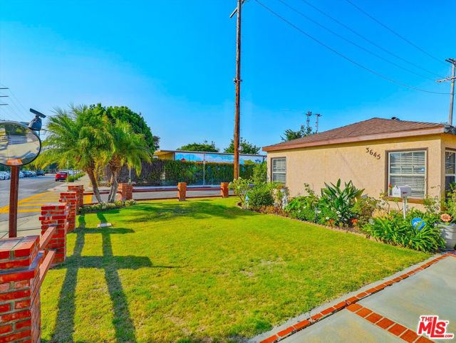 3645 Beethoven Street, Los Angeles CA: https://media.crmls.org/mediaz/468f2233-d3cc-44cd-95ca-90e2a5335167.jpg