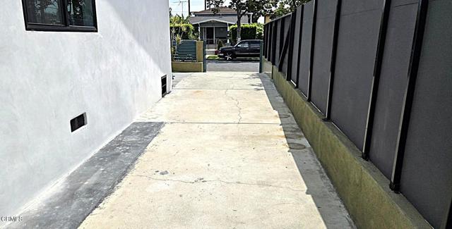 1121 La Puerta Street, Los Angeles CA: https://media.crmls.org/mediaz/468fb73d-a0a5-498a-bb63-fe27bddc57f5.jpg