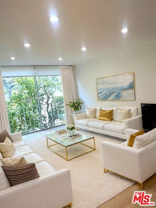 11645 Montana Avenue, Los Angeles CA: https://media.crmls.org/mediaz/469001ce-976e-4d46-87a8-5ef252ae390b.jpg