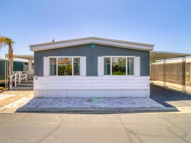 51555 Monroe St. #18, Indio CA: https://media.crmls.org/mediaz/4691392d-f71a-4c38-b443-be7ef6fa78af.jpg