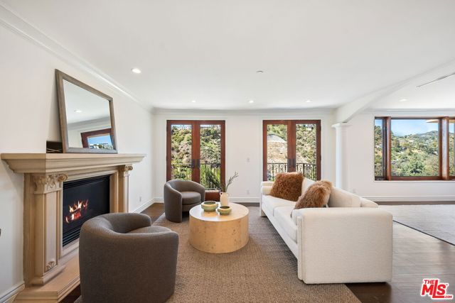 8027 Floral Avenue, Los Angeles CA: https://media.crmls.org/mediaz/4691f28e-042c-40a9-b7c1-b206c28a4de5.jpg