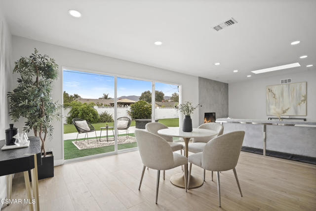 174 Wendy Drive, Thousand Oaks CA: https://media.crmls.org/mediaz/4692cfcc-8166-4f46-8bf5-f09604514996.jpg