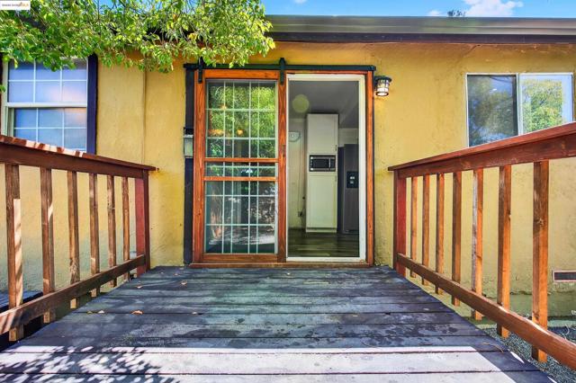 41 Corte Dorado Ct., Benicia CA: https://media.crmls.org/mediaz/46930c31-3e16-4c2e-b12f-8aa3b8d0b135.jpg