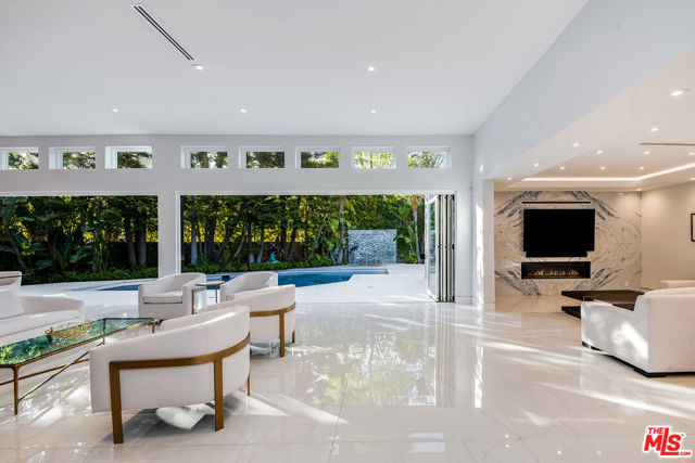 16601 Park Lane Circle, Los Angeles CA: https://media.crmls.org/mediaz/4693392a-fe84-4c8d-8c53-0af8b40787e3.jpg