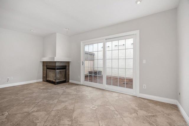 Detail Gallery Image 8 of 35 For 750 Breeze Hill Rd #110,  Vista,  CA 92081 - 2 Beds | 2/1 Baths