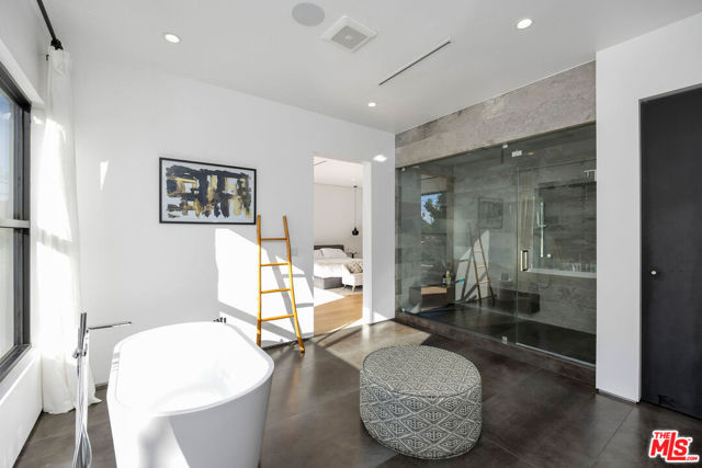 4527 Simpson Avenue, Studio City CA: https://media.crmls.org/mediaz/46935f39-a342-4aed-9158-bb8881590bb9.jpg