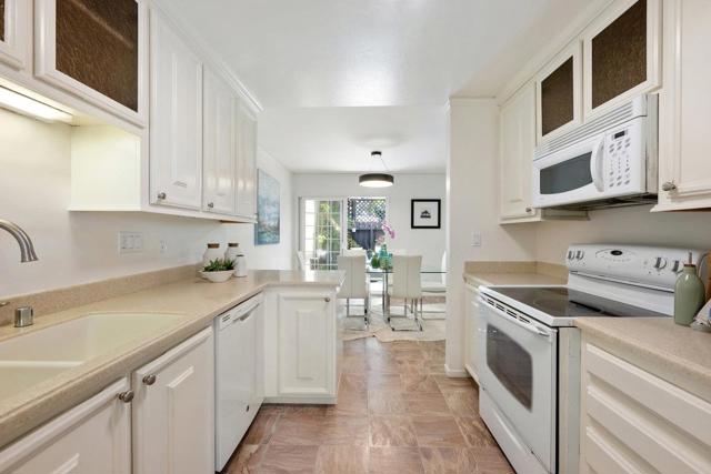 858 Stonegate Drive, South San Francisco CA: https://media.crmls.org/mediaz/4693b493-6aac-4424-b0de-c26510f8d32c.jpg