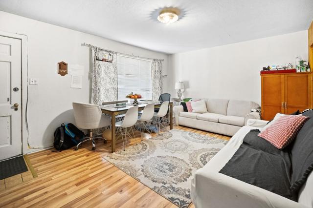 2066 Sterling Avenue, Menlo Park CA: https://media.crmls.org/mediaz/4693e2a7-d4c0-4e57-8b71-e2840220f700.jpg