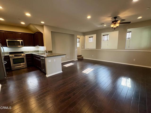 Detail Gallery Image 3 of 17 For 3151 Lisbon Ln, Oxnard,  CA 93036 - 3 Beds | 2 Baths