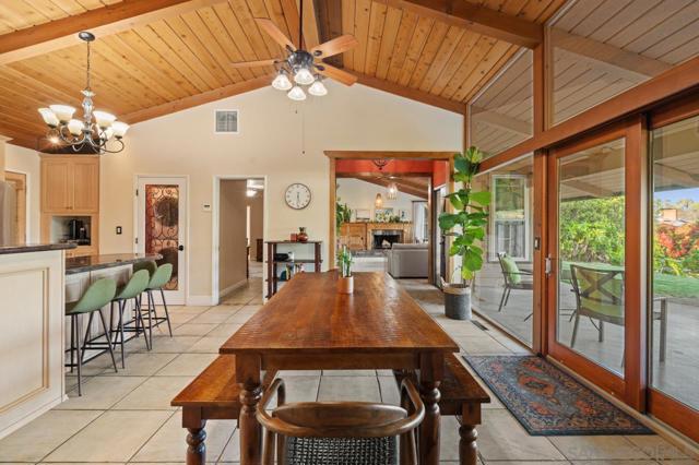 9835 Edgelake Dr, La Mesa CA: https://media.crmls.org/mediaz/4694290b-a724-4e32-825d-c0fa939e166c.jpg