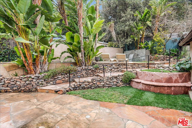 1600 Benedict Canyon Drive, Beverly Hills CA: https://media.crmls.org/mediaz/46943293-e36d-43a7-a46e-0d75a6aad6a4.jpg