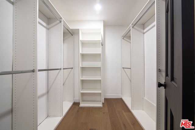 9265 Thrush Way, Los Angeles CA: https://media.crmls.org/mediaz/46947816-3825-41a3-9f9e-dfe28db46c04.jpg