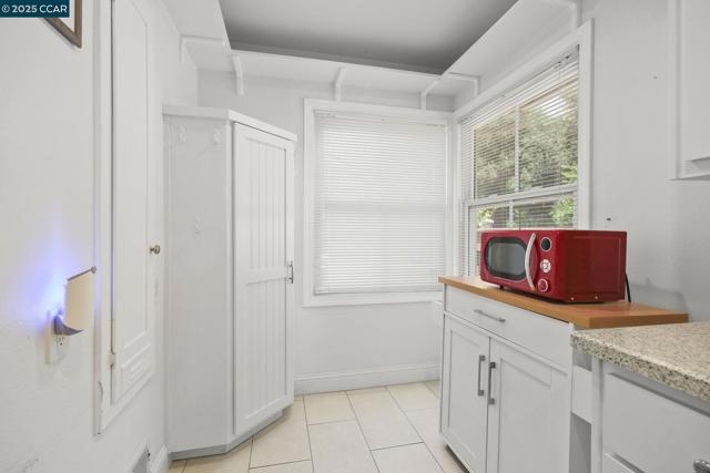 1930 N 6th St, Concord CA: https://media.crmls.org/mediaz/46949017-dbce-40f1-8f0d-1ddd0f320d09.jpg