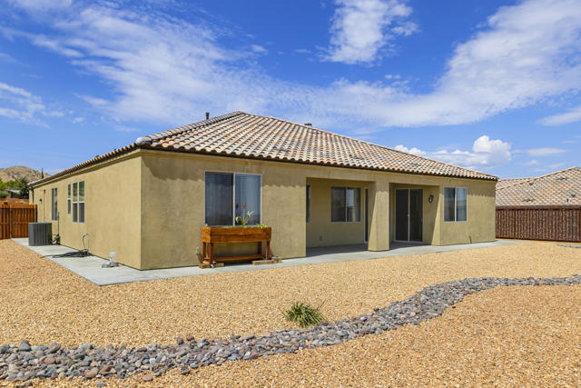 8680 Monument View Drive, Yucca Valley CA: https://media.crmls.org/mediaz/4694cd17-ef32-4e99-92cf-f4fad5dc5c88.jpg