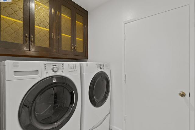 1927 Foxswallow Cir, Pleasanton CA: https://media.crmls.org/mediaz/46951070-c5bc-4494-8681-923d53d70ec4.jpg