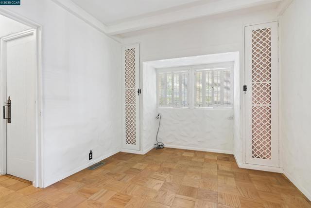 2339 Tice Valley Blvd, Walnut Creek CA: https://media.crmls.org/mediaz/46951d57-d807-4577-bf1b-84ef32fce66b.jpg