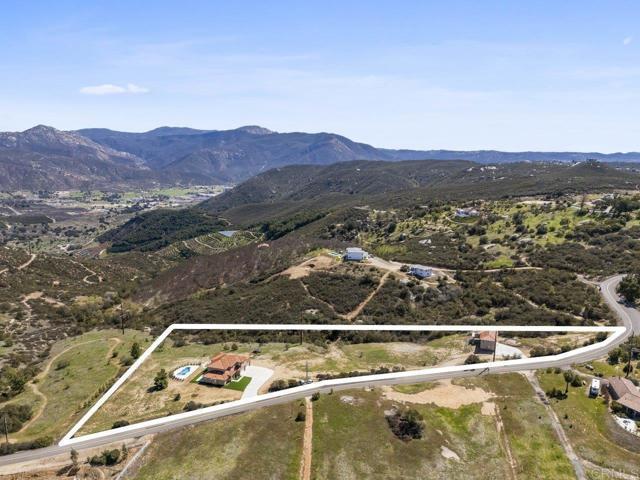 31223 Pauma Heights Road, Valley Center CA: https://media.crmls.org/mediaz/4695436f-6344-4052-b766-b081a0ab4e55.jpg
