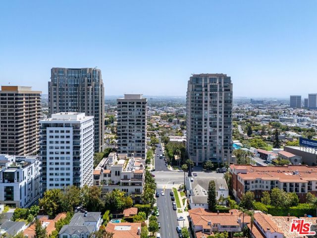 10795 Wilshire Boulevard, Los Angeles CA: https://media.crmls.org/mediaz/469562c2-9e6f-4566-8402-e06b5ee766cd.jpg