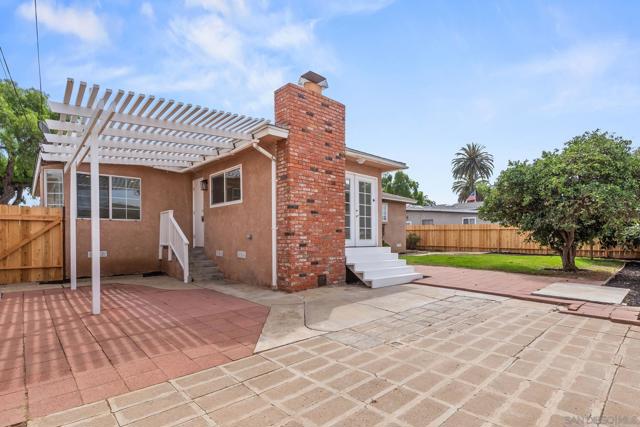 614 Fifth Ave, Chula Vista CA: https://media.crmls.org/mediaz/46957a6a-ad98-4cfb-b15a-a748460d169d.jpg