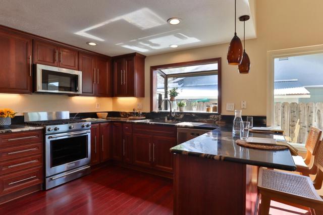 970 W 6th Street, Gilroy CA: https://media.crmls.org/mediaz/46959a03-4f54-45b7-a943-640d310735df.jpg