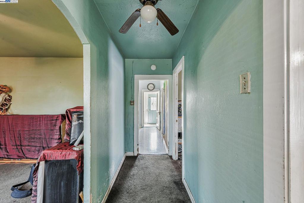 https://media.crmls.org/mediaz/46959b24-25e8-4a94-aaad-0744c53d49c5.jpg?preset=X-Large