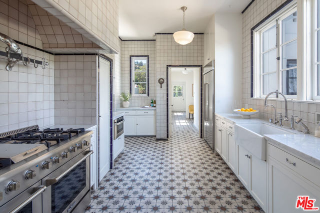 Image 17 of 43 For 2464 Catalina Street
