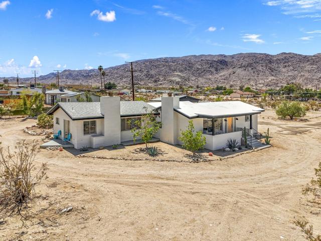 7648 Araby Avenue, 29 Palms CA: https://media.crmls.org/mediaz/4695d187-a0c6-42d1-b864-a74f6812f3bf.jpg