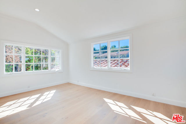 10221 Briarwood Drive, Los Angeles CA: https://media.crmls.org/mediaz/4695d4b3-3c84-4426-a453-68d45ac85022.jpg