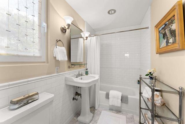 7725 Whitefield Pl, La Jolla CA: https://media.crmls.org/mediaz/4695e38e-a424-4ceb-85a1-4ad37c2f1e81.jpg