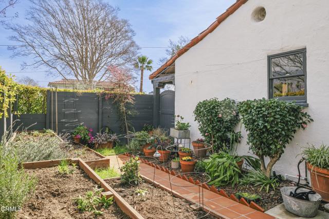 1241 Solita Road, Pasadena CA: https://media.crmls.org/mediaz/46962daa-f1df-4242-babf-11b4326137ee.jpg